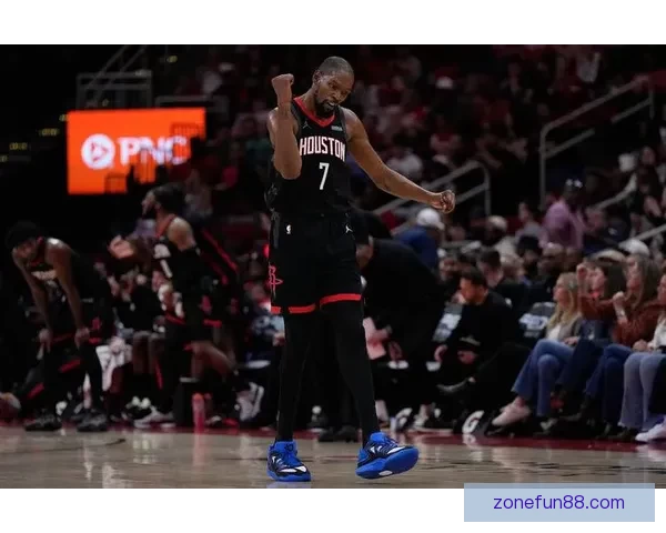 火箭豪取五连胜杜兰特三节斩25分阿门意外犯规小史密斯成焦点